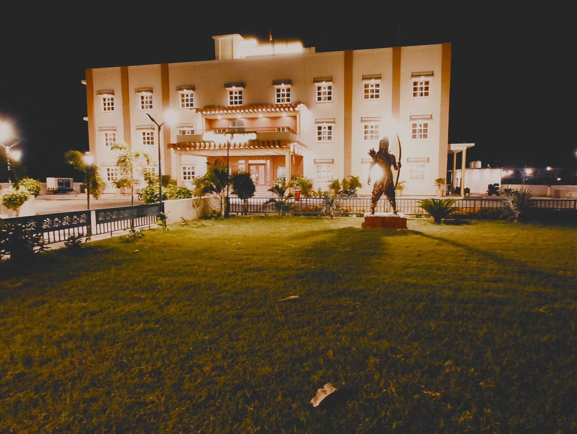 Avadh Sunshine Palace Hotel And Resort Ayodhya エクステリア 写真
